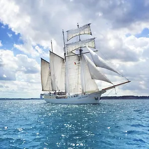  Botel Segelschiff Mare Frisium